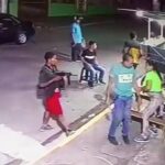 EN VIDEO | Usaron una ametralladora para robar un carrito de perrocalientes en los Valles del Tuy