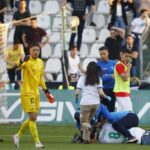 EN VIDEO | Futbolista sufrió paro cardíaco en pleno partido, fue reanimado y después pretendía seguir jugando