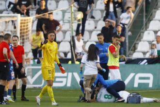 EN VIDEO | Futbolista sufrió paro cardíaco en pleno partido, fue reanimado y después pretendía seguir jugando