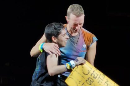 EN VIDEO | Chris Martin cantó junto a joven venezolano con autismo en pleno concierto de Coldplay