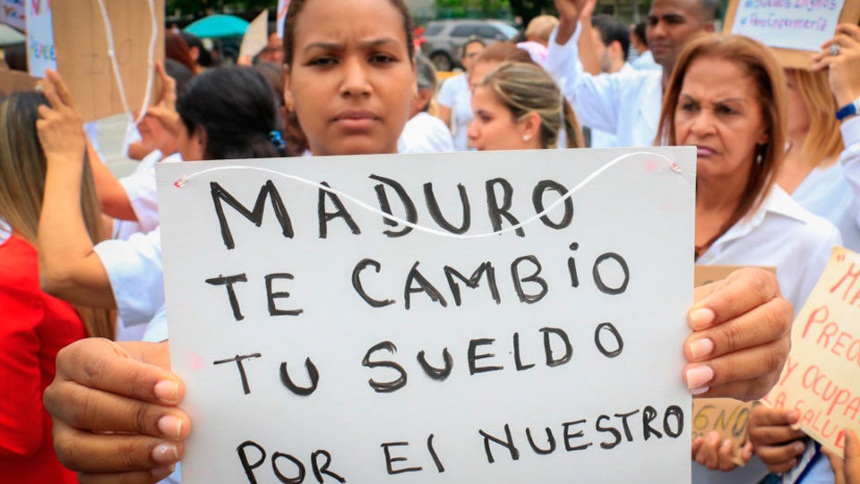 Trabajadores y jubilados hicieron cacerolazo frente a la Contraloría, rechazan que no hubo mejora salarial