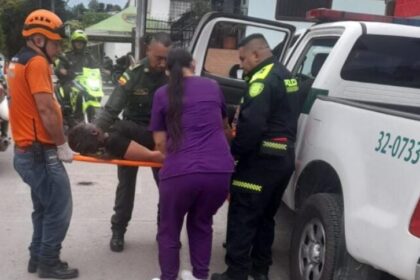 Autobús lleno de migrantes venezolanos cayó por un barranco en Colombia, hay al menos 10 muertos