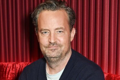 La última foto que publicó Matthew Perry en sus redes fue bañándose en el jacuzzi de su casa