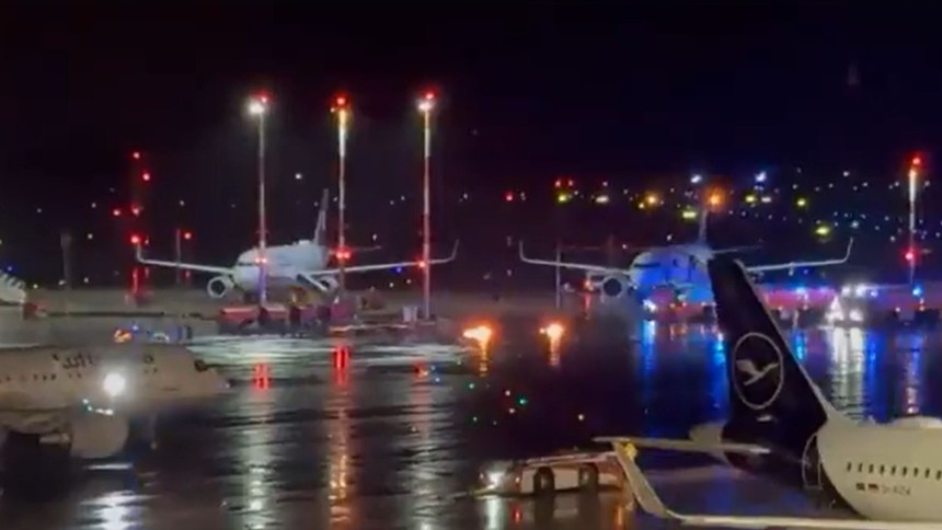 VIDEO: Un hombre ingresó a la pista del aeropuerto de Hamburgo y le prendió fuego