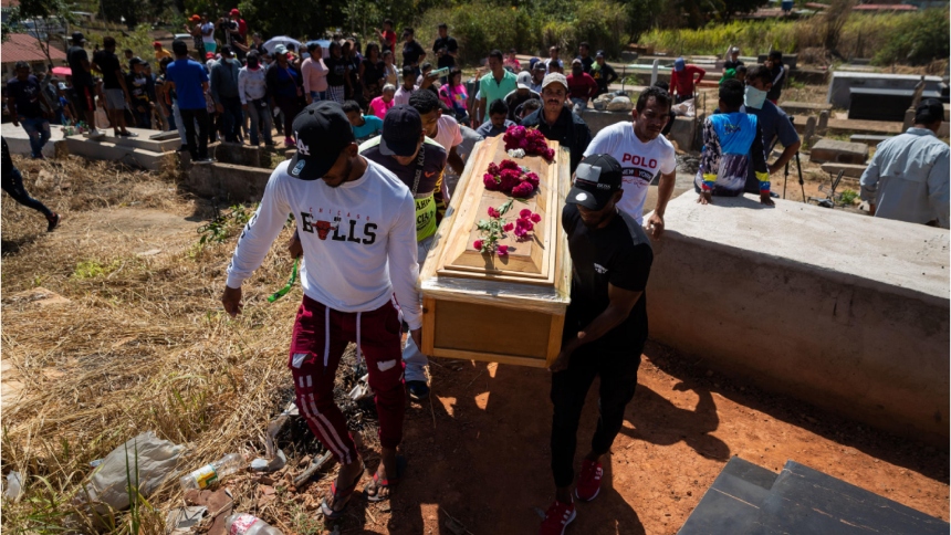 El alcalde de Angostura, Yorgi Arciniega, reiteró este viernes que van 30 muertos por el derrumbe de la mina Bulla loca, situada en el estado Bolívar.  