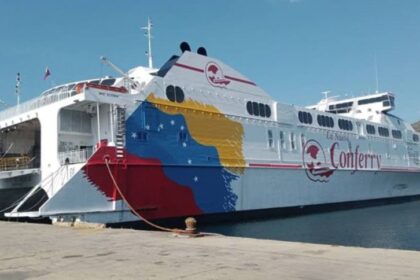 Remolcador chocó y abrió un gran agujero a uno de los barcos de Conferry y todo quedó grabado