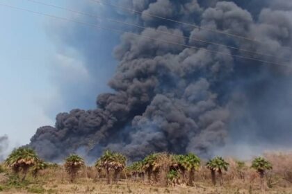 EN VIDEO: Voraz incendio en pozos petroleros del Zulia mantiene en alerta a habitantes de Bachaquero