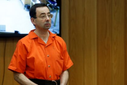 El Departamento de Justicia de Estados Unidos anunció, este martes 23 de abril, que pagarán más de $130 millones a víctimas de Larry Nassar.