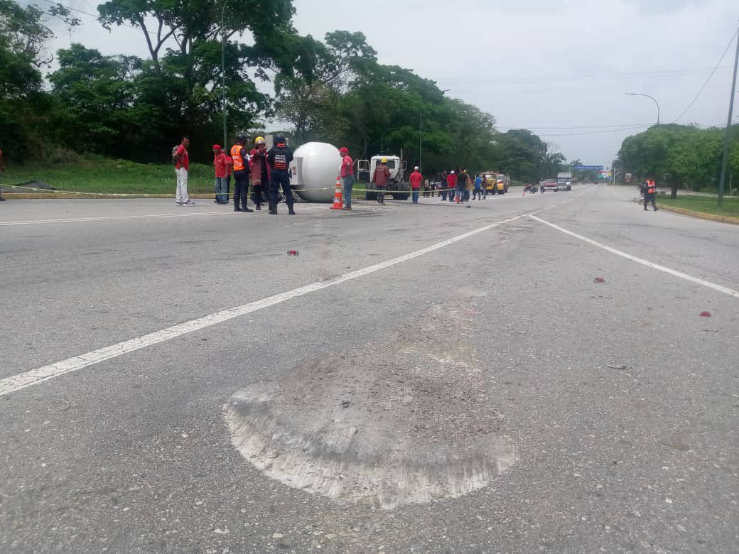 IMÁGENES: Se volcó cisterna de gas propano en Yaracuy, causa sería por falla mecánica