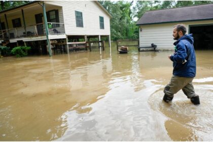 Al menos un muerto y 400 rescates de personas se registraron por inundaciones en Texas desde el pasado fin de semana.