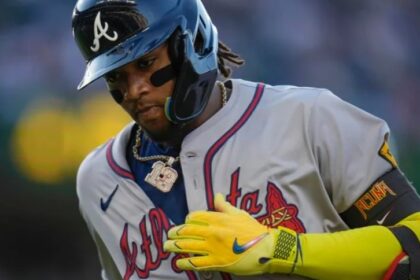 Ronald Acuña Jr., la estrella jardinero de los Bravos de Atlanta, declaró que se siente "genial" y casi completamente recuperado de su lesión en la rodilla izquierda.  