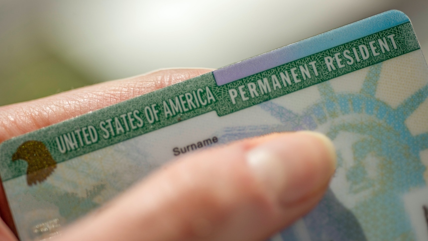 El Servicio de Ciudadanía e Inmigración de Estados Unidos (Uscis) anunció una medida significativa que extiende la validez de las green cards hasta por 36 meses.  