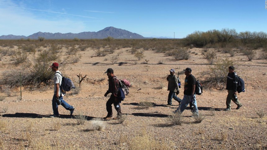 migrantes en desierto México CD