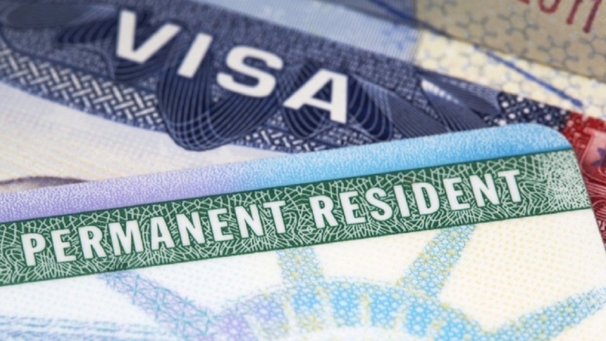 Obtener la residencia permanente en EEUU es un objetivo común para muchos migrantes que buscan estabilidad y oportunidades en el país. En 2024, existen varias vías para conseguir una Green Card sin necesidad de contraer matrimonio.  