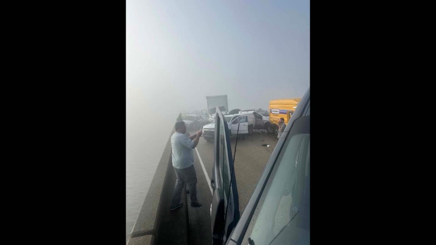 Un caótico accidente múltiple en el puente Causeway de Lake Pontchartrain, cerca de Nueva Orleans, dejó al menos 11 personas heridas y provocó el cierre temporal de este importante paso. 