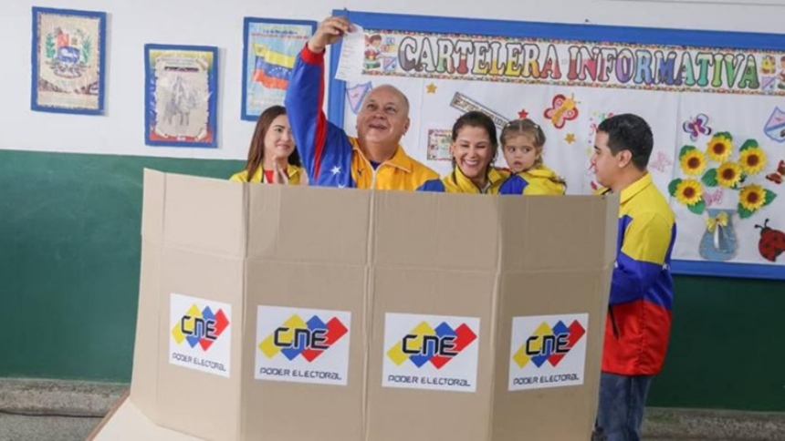Las elecciones regionales y legislativas en Venezuela se están desarrollando este domingo, 25 de mayo, sin alteraciones, según declaraciones de Diosdado Cabello, vicepresidente sectorial de Política, Seguridad Ciudadana y Paz.  