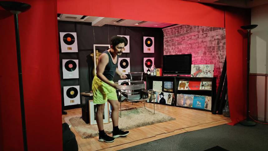 MICROTEATRAL