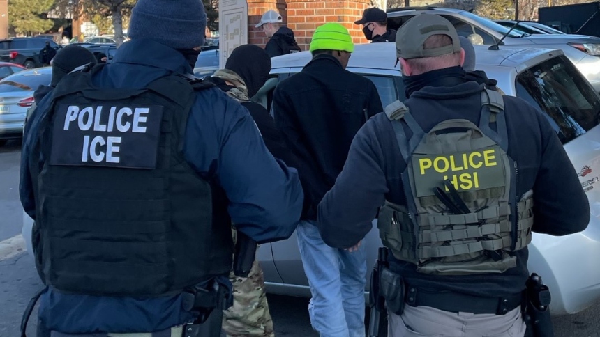 El Servicio de Inmigración y Control de Aduanas (ICE) anunció que logró capturar a Gabriel Hurtado-Cariaco, un presunto miembro del temido grupo criminal venezolano Tren de Aragua.  