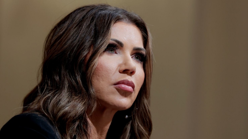La secretaria de Seguridad Nacional de EEUU, Kristi Noem, fue trasladada de emergencia a un hospital en Washington D.C. este martes, 17 de junio, tras sufrir una reacción alérgica.  