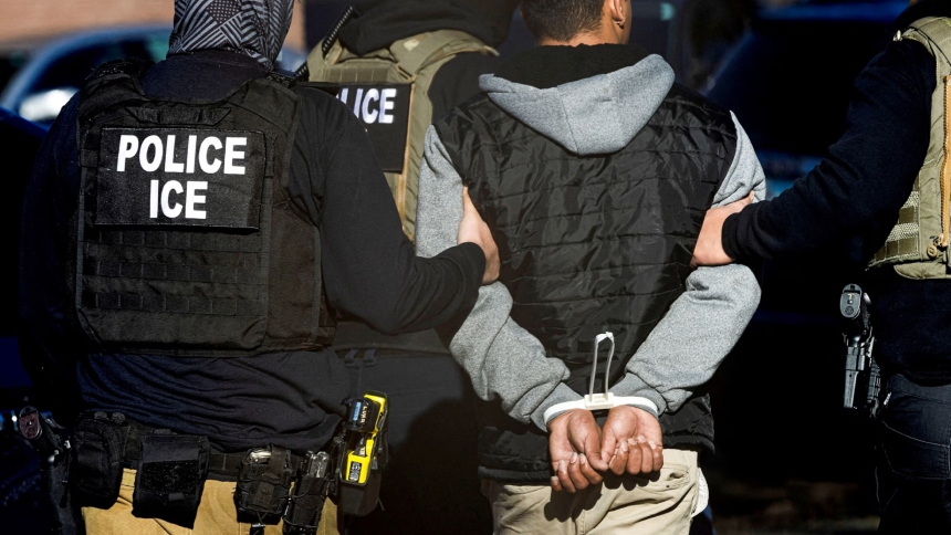 En medio de una ola de detenciones migratorias intensificadas por el Servicio de Control de Inmigración y Aduanas (ICE, por sus siglas en inglés), migrantes detenidos en EEUU están recurriendo a plataformas digitales como OnlyFans y GoFundMe para financiar sus defensas legales.  
