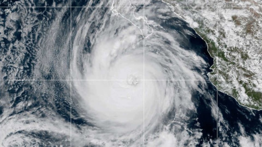 La tormenta tropical Priscilla, que recientemente se degradó desde la categoría de huracán, mantiene bajo alerta a varias regiones del suroeste de Estados Unidos.