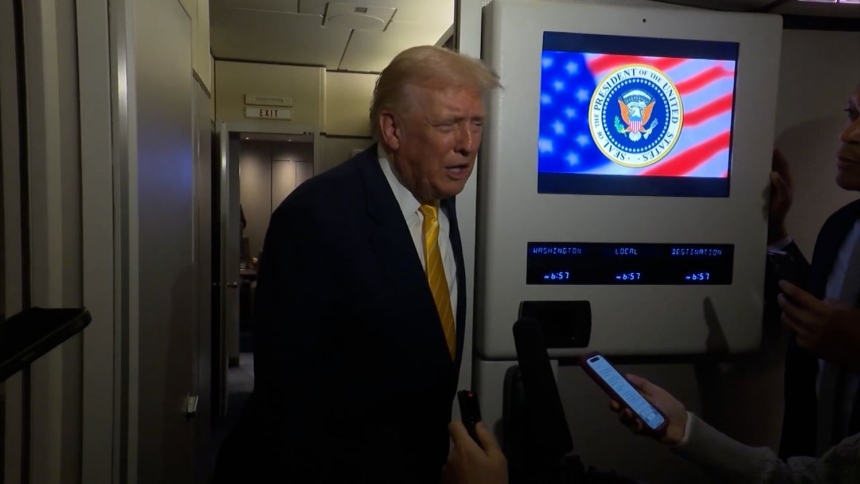 El presidente de los Estados Unidos, Donald Trump, insultó a la periodista Catherine Lucey, corresponsal de Bloomberg en la Casa Blanca, durante un intercambio a bordo del Air Force One (avión presidencial), cuando esta le hizo una pregunta sobre el caso del delincuente sexual fallecido Jeffrey Epstein.  