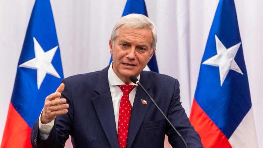 El presidente de los Estados Unidos, Donald Trump, felicitó este lunes, 15 de diciembre, públicamente a José Antonio Kast tras su victoria en el balotaje presidencial en Chile, destacando que “es una muy buena persona” y anticipando un encuentro personal en el corto plazo.  