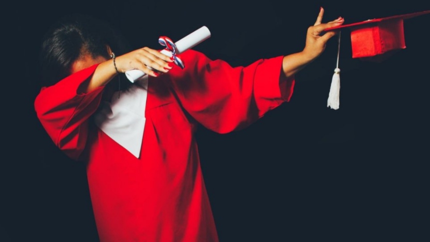 El Departamento de Educación de Estados Unidos anunció que, a partir de julio de 2026, varias carreras dejarán de ser consideradas “grados profesionales”.  