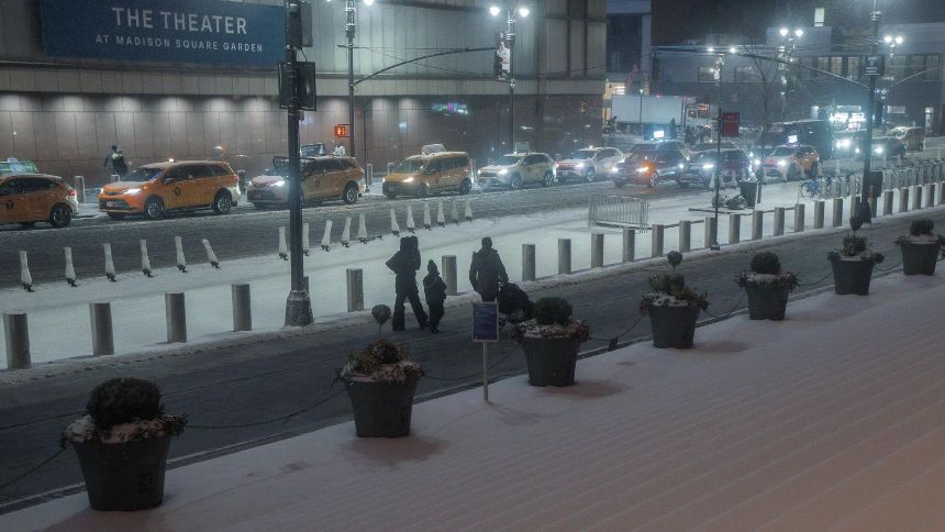 Potente tormenta de nieve y lluvia helada azota gran parte de EEUU al cierre de 2025