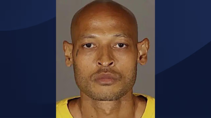 Envían a prisión a "olfateador de traseros serial" tras violar su libertad condicional