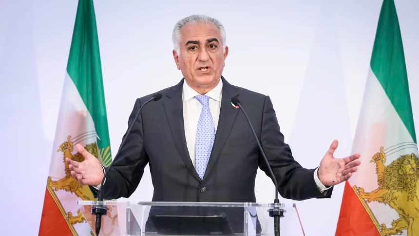 El hijo del sha Reza Pahlavi llama a fuerzas iraníes a darle la espalda a Jamenei