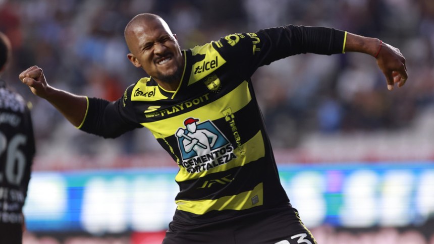 Salomón Rondón anota su tercer gol del año para darle la victoria al Pachuca en la Liga MX