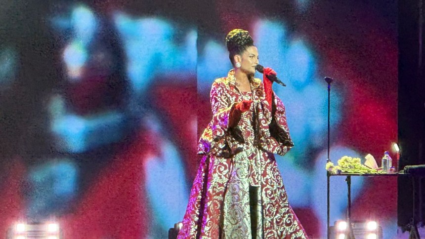 Una vez más la española Natalia Jiménez hizo vibrar al icónico Poliedro de Caracas con su potente voz, donde derrochó alegría al reencontrarse con el público venezolano y lograr sold out en su gira mundial “La Jiménez”.