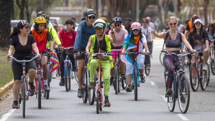 El gesto de la UE en Caracas para mostrar su apoyo a la comunidad LGBTI en el Día Internacional contra la Homofobia