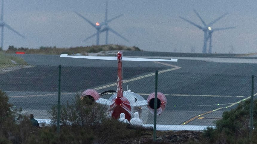España no autoriza que el avión con pacientes de hantavirus salga con otro equipo burbuja